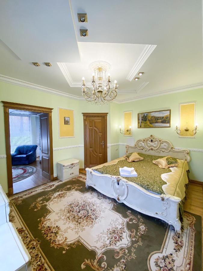Петрос Family Hotel Yaremche Exterior foto