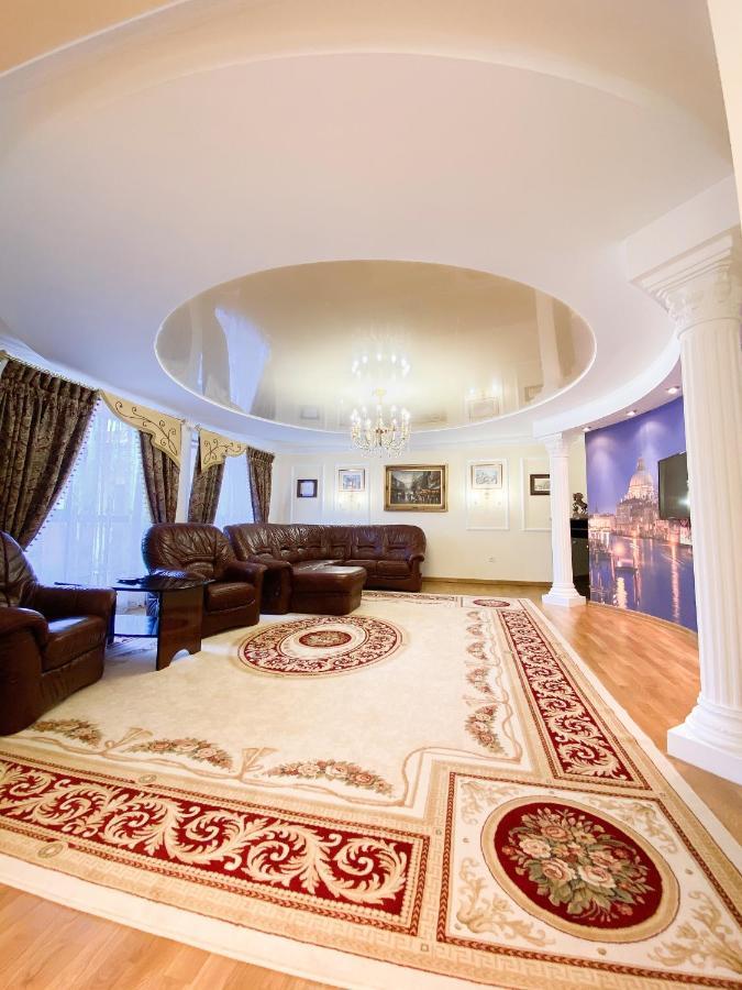 Петрос Family Hotel Yaremche Exterior foto