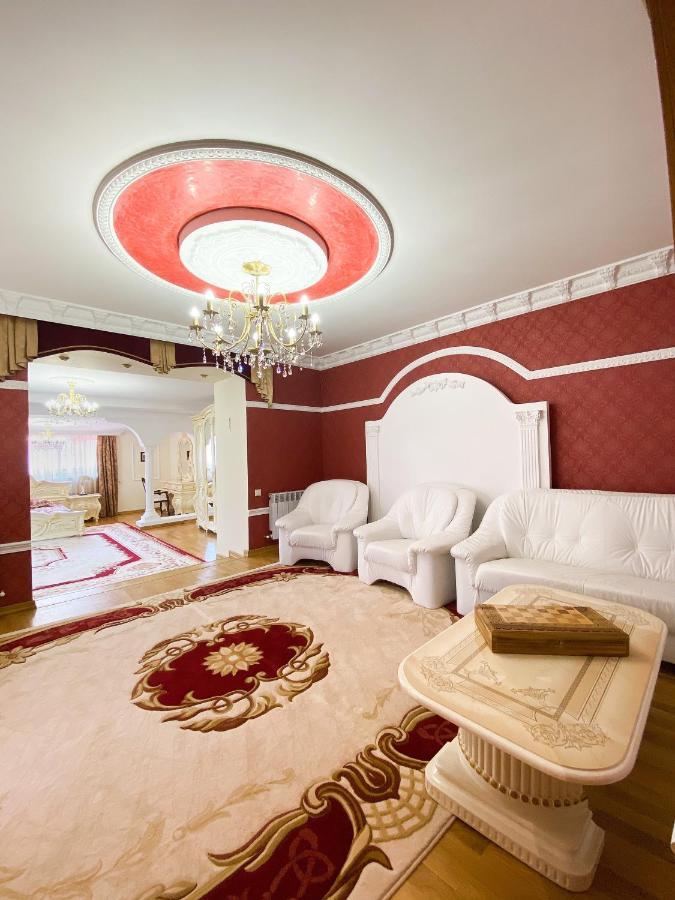 Петрос Family Hotel Yaremche Exterior foto