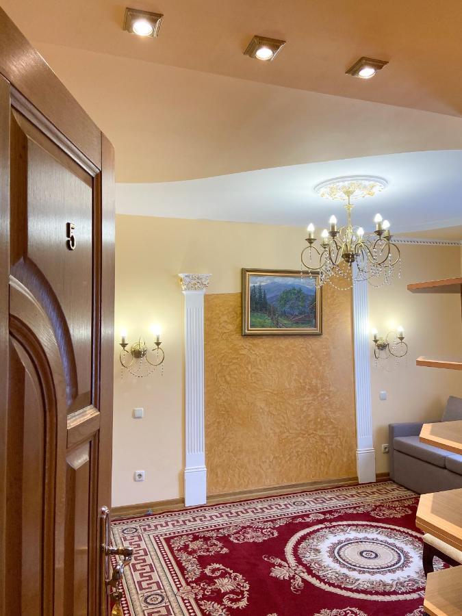 Петрос Family Hotel Yaremche Exterior foto