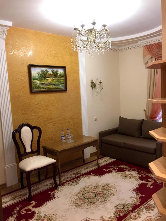 Петрос Family Hotel Yaremche Exterior foto