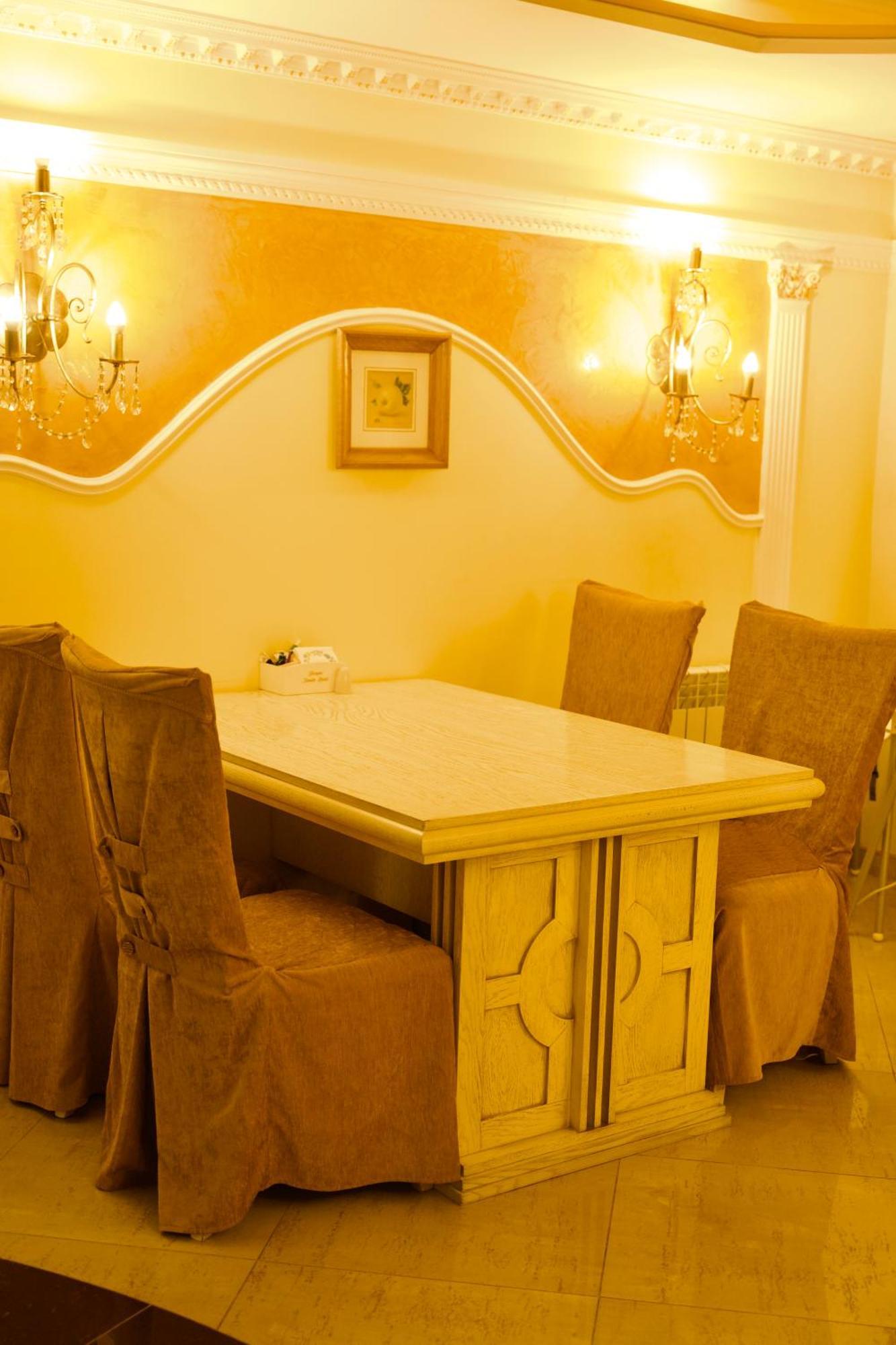 Петрос Family Hotel Yaremche Exterior foto